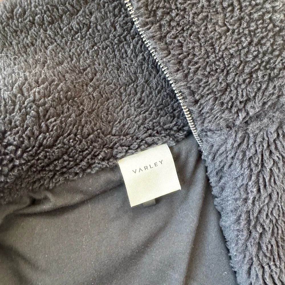 Varley Black Sherpa Puffer Coat with Drawcord Waist - Picture 2 of 3